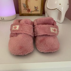 Pink bixby uggs! Lightly worn!